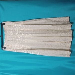 Vintage Evan- Picone Ivory Pleated  Skirt With Abstract Design. Size 12